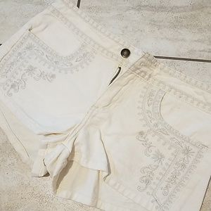 Forever21 Size 26, cream with silver detail shorts